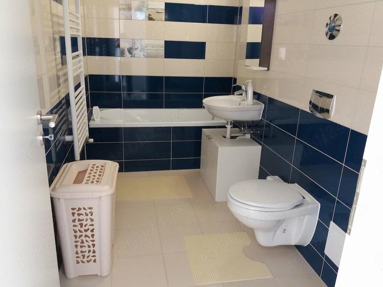 Apartament cu 3 camere decomandat în Tractorul