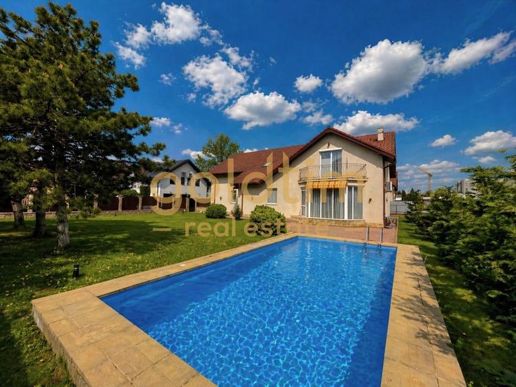 Casă individuală cu 7 camere cu Canalizare în Iancu Nicolae