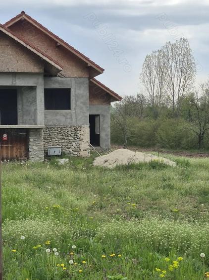 Casă cu 6 camere în Ceauru