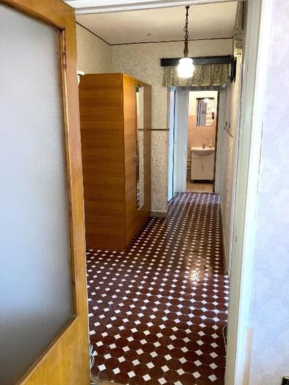 Apartament cu 3 camere semidecomandat în Rahova