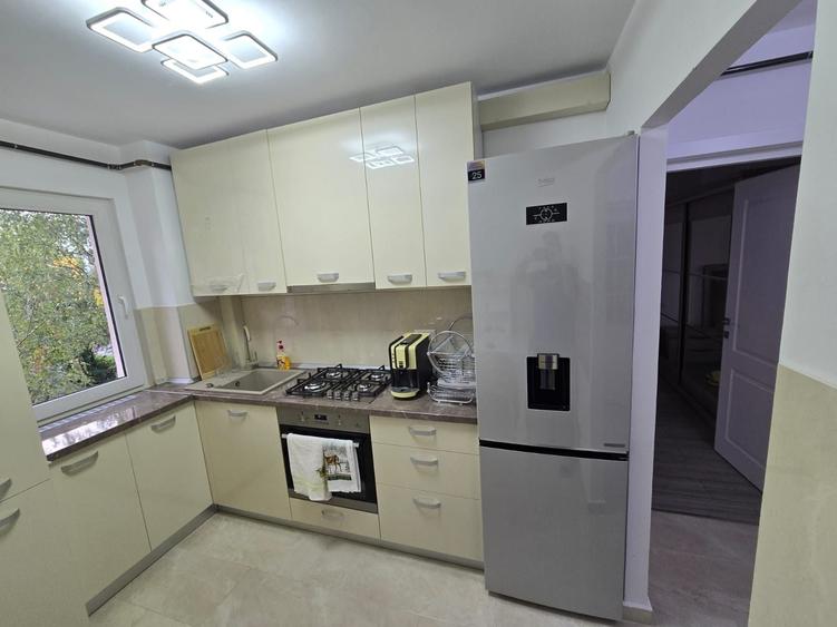 Apartament cu 3 camere semidecomandat în Gării