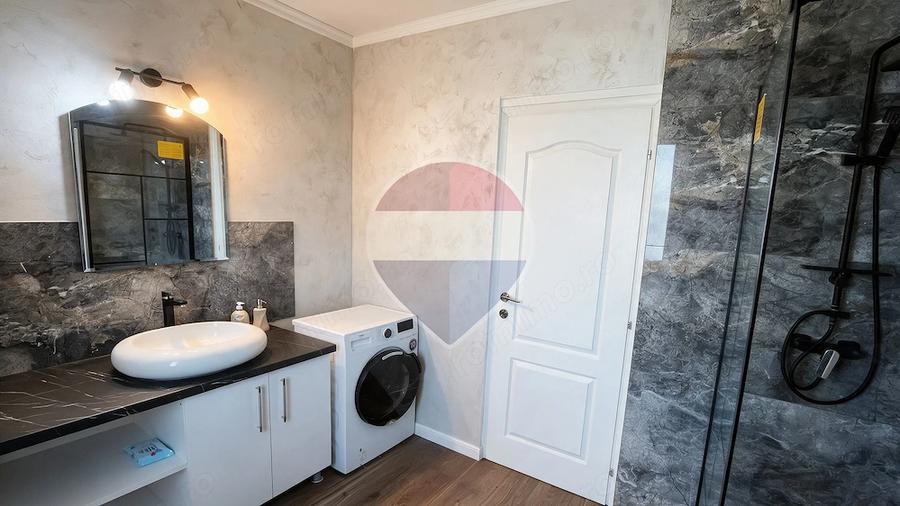 Apartament cu 3 camere semidecomandat în Sud
