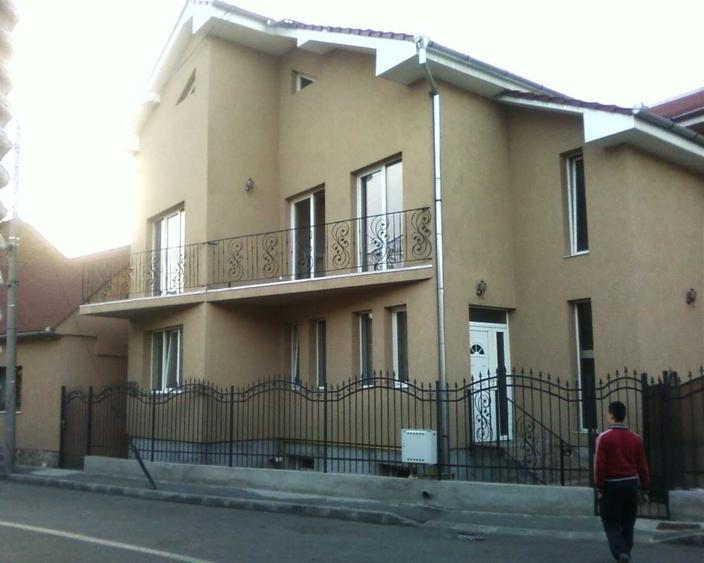 Casă cu 3 camere cu Teren 15 Mp în Central