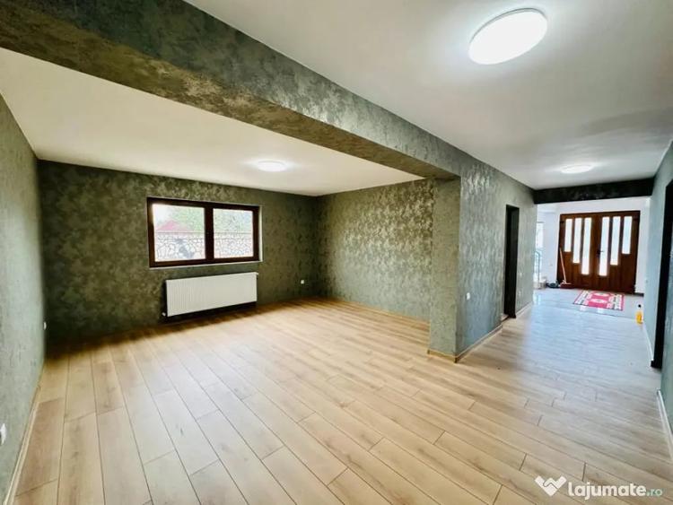 Casă cu 5 camere cu Teren 450 Mp în Central