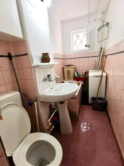 Apartament cu 3 camere semidecomandat în Km 4-5