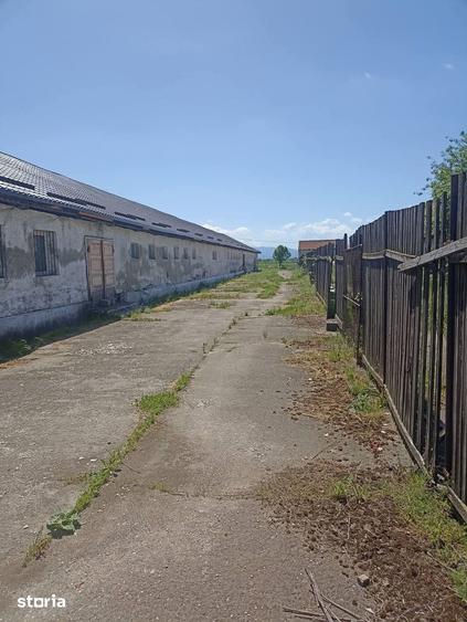 Spațiu comercial, de 900 mp, în Ilieni