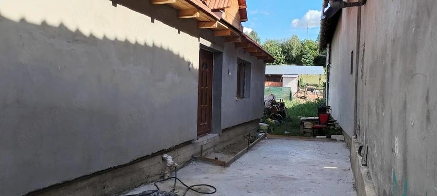 Casă cu 2 camere cu Teren 72 Mp în Obreja