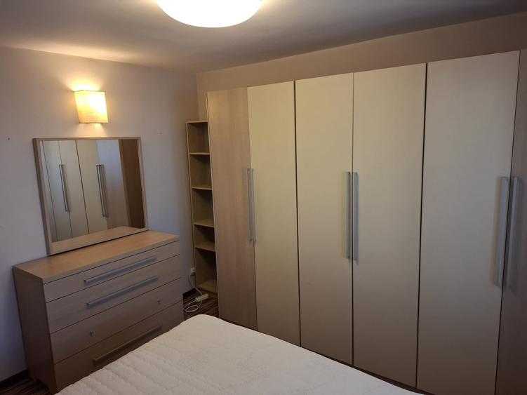 Apartament cu 3 camere decomandat în Virtuții