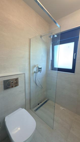 Casă cu 4 camere cu Teren 300 Mp în Broscărie