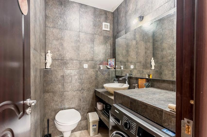 Apartament cu 5 camere decomandat în Breazu