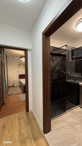Apartament cu 3 camere semidecomandat în Centrul Civic