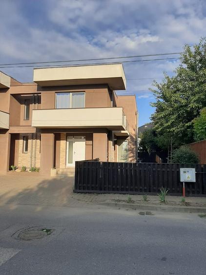 Casă cu 4 camere cu Teren 180 Mp în Tunari