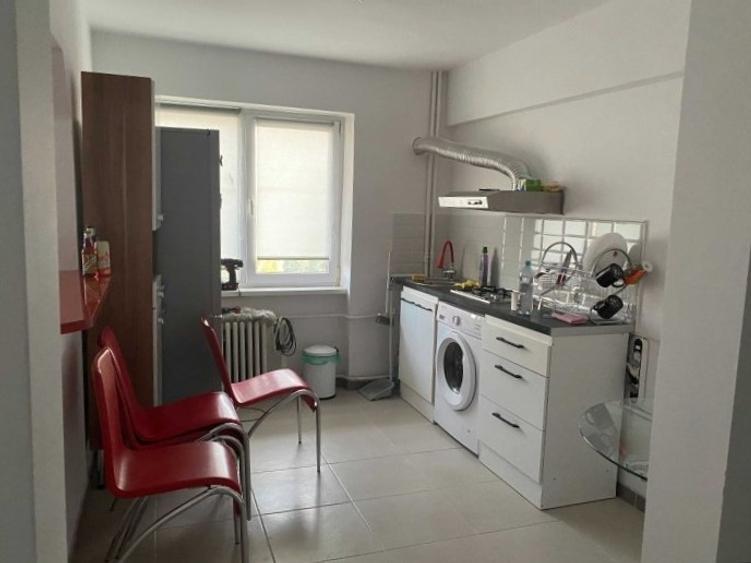 Apartament cu 2 camere semidecomandat, mobilat în Peninsula