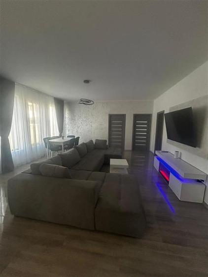 Casă individuală cu 4 camere cu Canalizare în Central