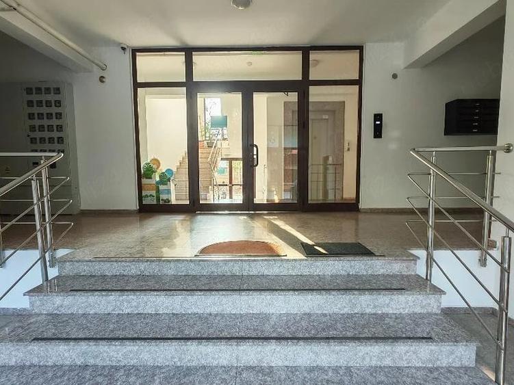 Apartament cu 3 camere decomandat, mobilat în Olteniței