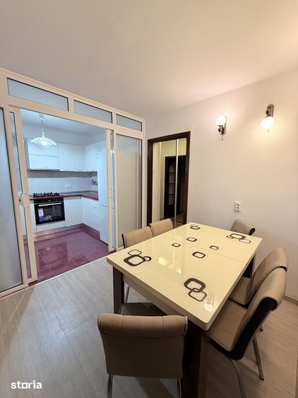 Apartament cu 3 camere decomandat în Cornișa