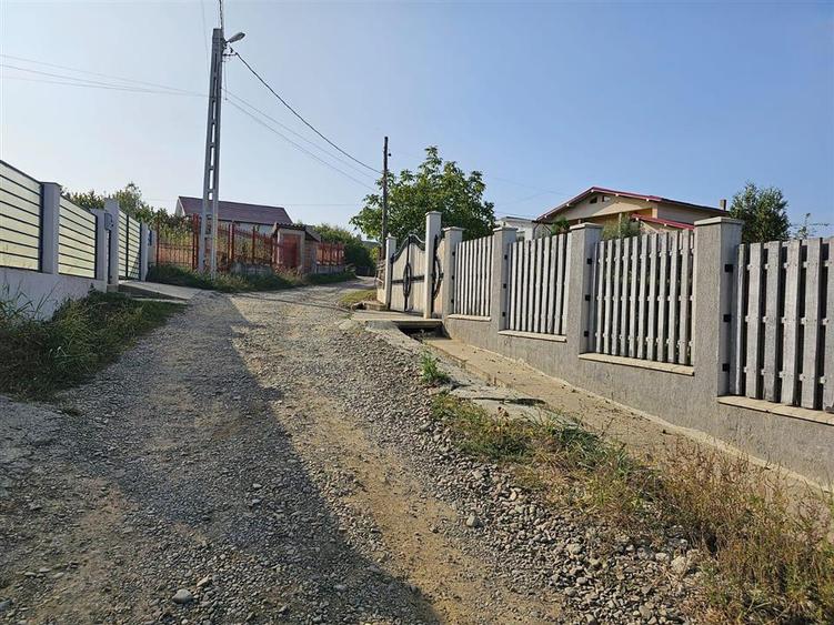 Teren intravilan de 8650 mp, în Breazu