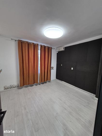 Casă cu 7 camere cu Teren 100 Mp în Vatra Luminoasă