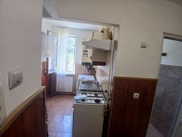 Apartament 2 camere semidecomandat. - 2
