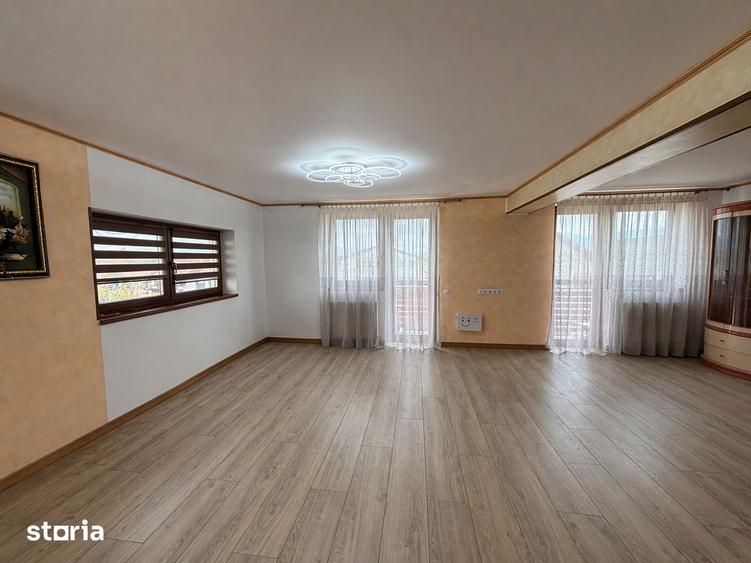 Casă cu 5 camere cu Teren 426 Mp în Central