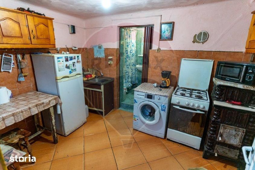 Casă cu 4 camere cu Teren 7139 Mp în Central