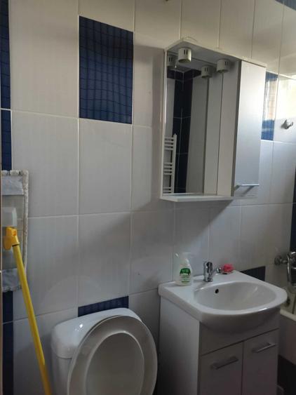Apartament cu 2 camere semidecomandat în Aleea Carpați