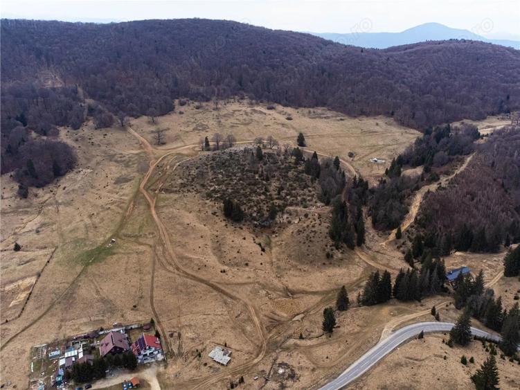 Teren de 6500 mp, în Poiana Brașov