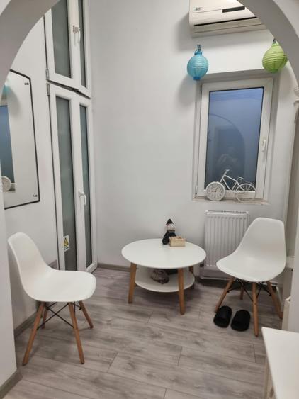 Apartament cu 4 camere semidecomandat în Central