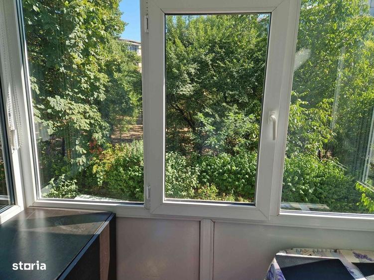 Apartament cu 3 camere decomandat în Exterior Vest