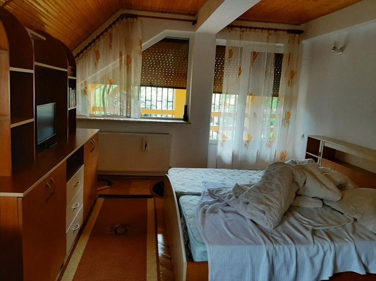 Casă cu 4 camere cu Garaj în Bușteni