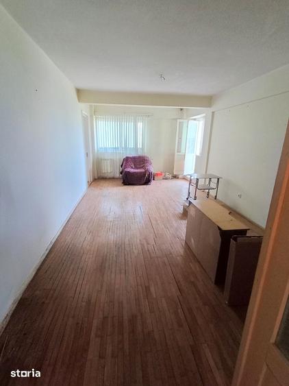 Apartament cu 4 camere decomandat în Delfinariu