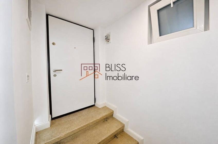 Apartament cu 3 camere semidecomandat în Victoriei
