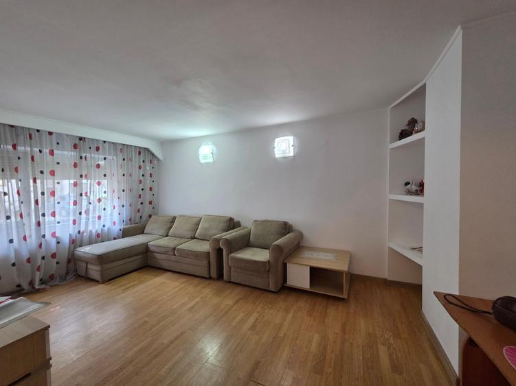 Apartament cu 4 camere decomandat în Central