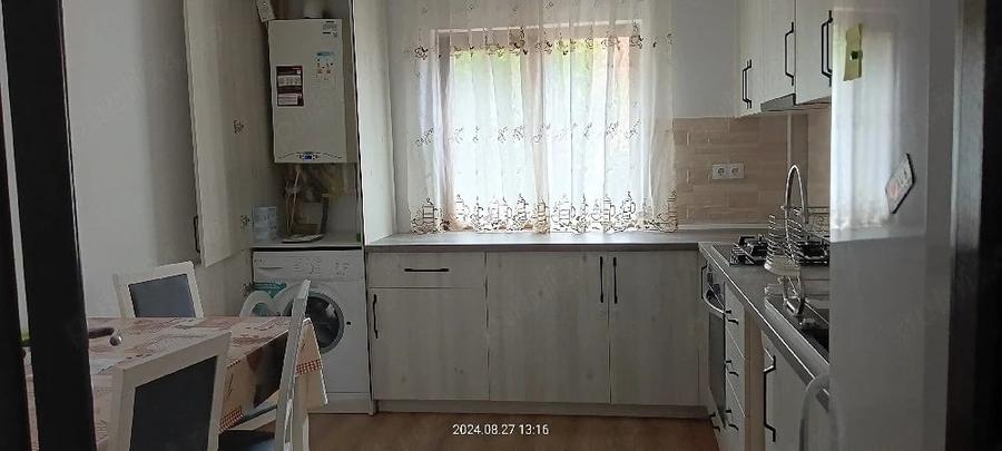 Apartament cu 3 camere decomandat în Craiter