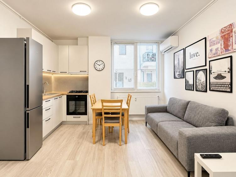 Apartament cu 3 camere semidecomandat, mobilat în Giroc