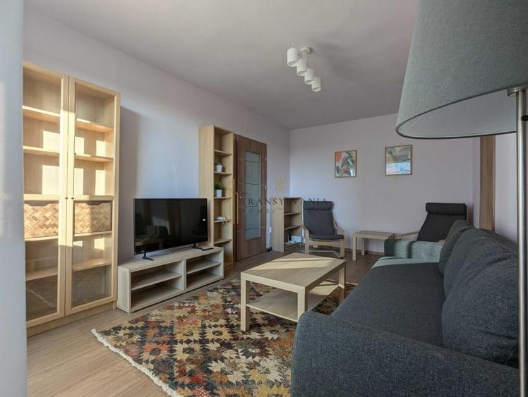 Apartament cu 2 camere semidecomandat, mobilat în Central — fotografia 1