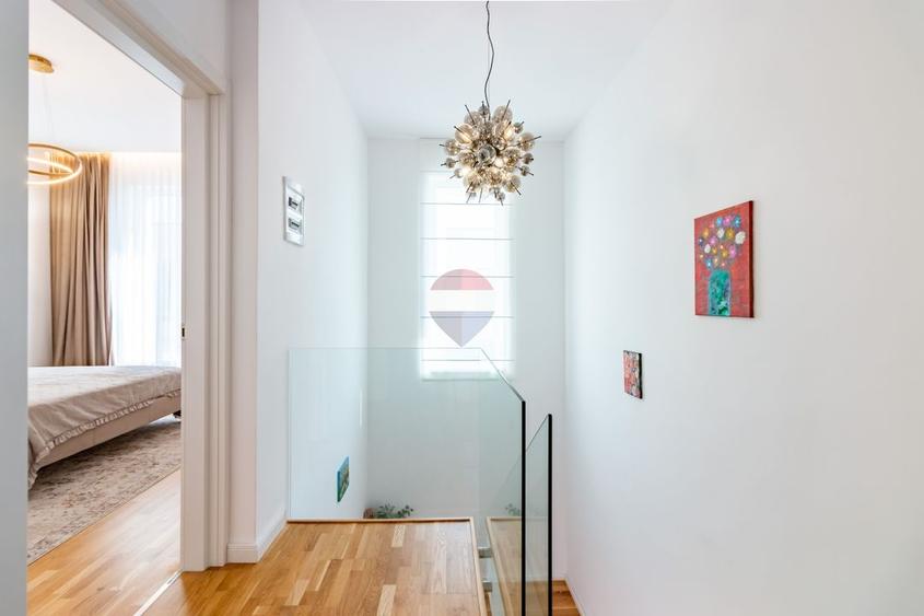 Casă individuală cu 5 camere cu Teren 452 Mp în Corbeanca