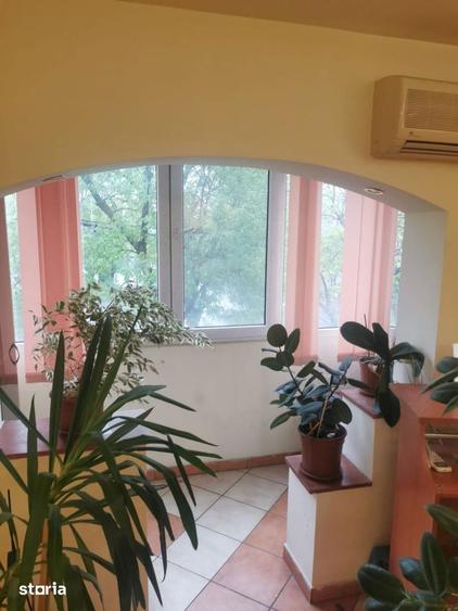 Apartament cu 3 camere decomandat, mobilat în Rahova