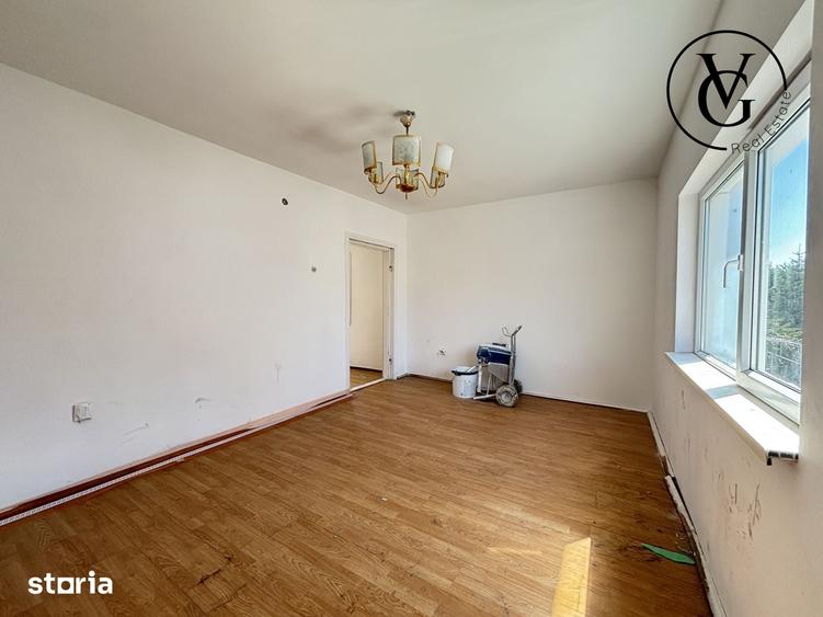 Casă cu 6 camere semidecomandat cu Teren 327 Mp în Central