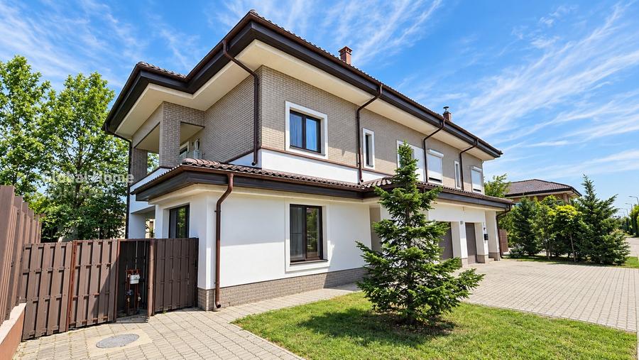 Duplex cu 7 camere cu Canalizare în Pipera
