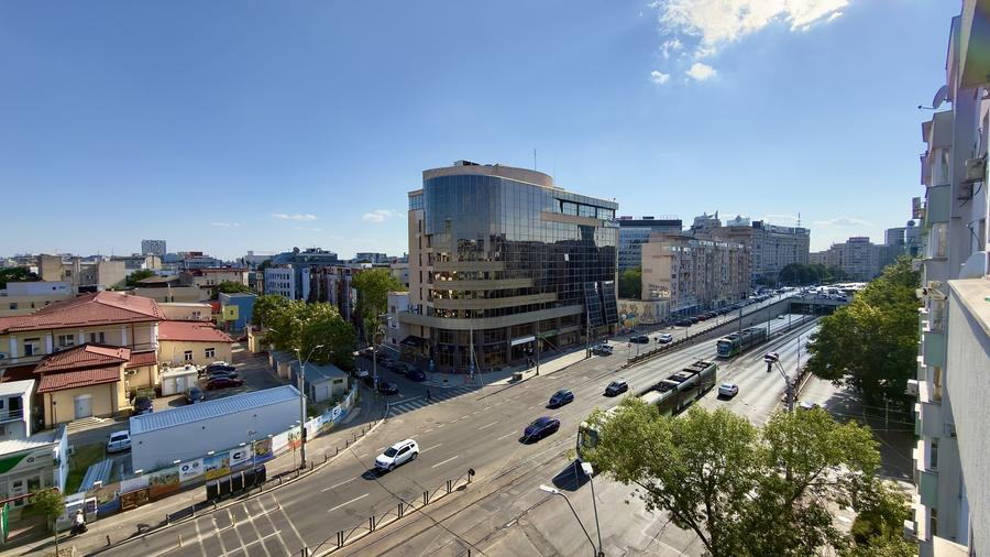 Apartament cu 2 camere semidecomandat, mobilat în P-ța Victoriei