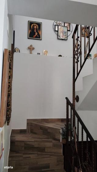 Casă cu 4 camere cu Teren 530 Mp în Răzvad
