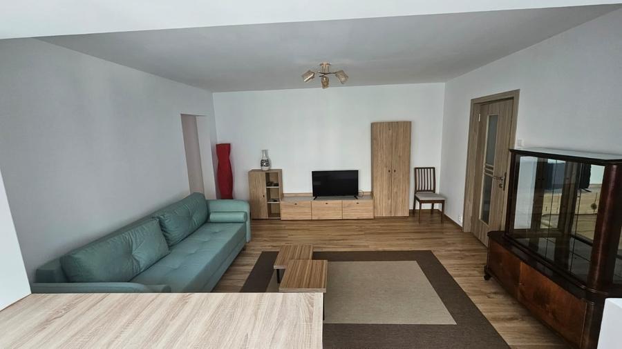 Apartament cu 3 camere semidecomandat, mobilat în Lujerului