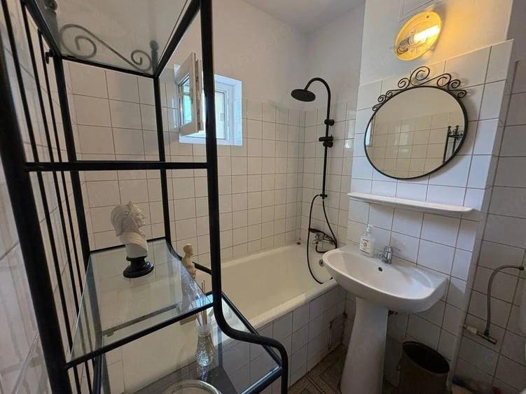 Apartament cu 3 camere decomandat în Teiul Doamnei