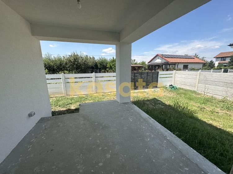 Casă cu 4 camere cu Teren 400 Mp în Domnești