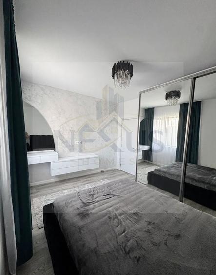 Apartament cu 3 camere semidecomandat, mobilat în Sud