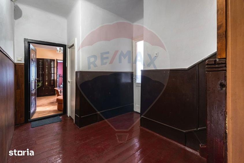 Apartament cu 3 camere, mobilat în Central