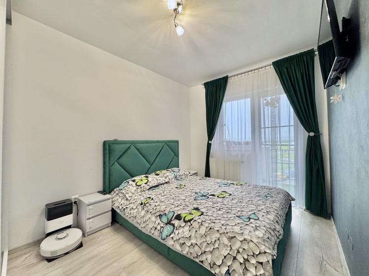 Apartament cu 3 camere semidecomandat, mobilat în Periferie
