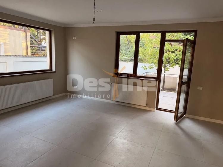 Duplex cu 4 camere cu Canalizare în Central