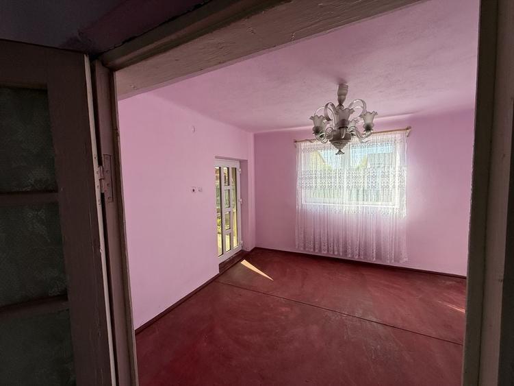 Casă cu 4 camere în Comișani